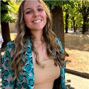 Ragazza universitaria disponibile per lezioni sia online che in presenza